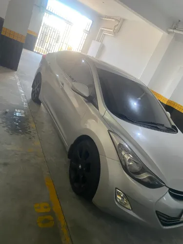 Hyundai Elantra GLS 1.8 16V Aut. 2012