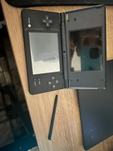 Nintendo Dsi Desbloqueado +Cartão SD e R4 100 Jogos Traduzidos