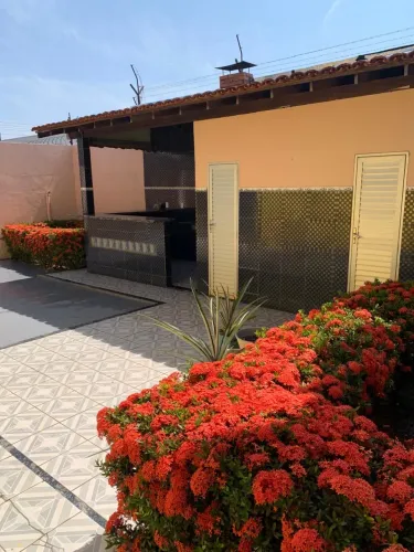 ALUGA-SE CASA, BAIRRO UNIVERSIDADE