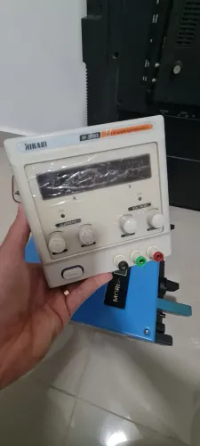 Fonte de bancada para manutenção