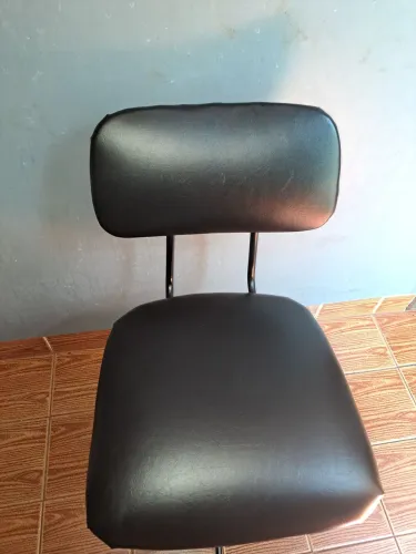 Cadeira giratória preta