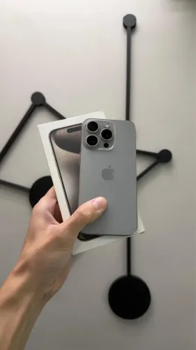15 PRO 256GB SEMINOVO