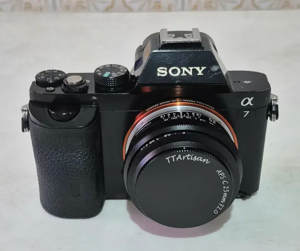 Sony a7 primeira geração fullframe - troco por moto