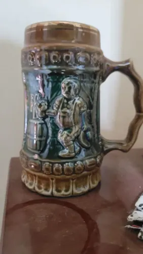 Caneca de Chopp antiga de porcelana