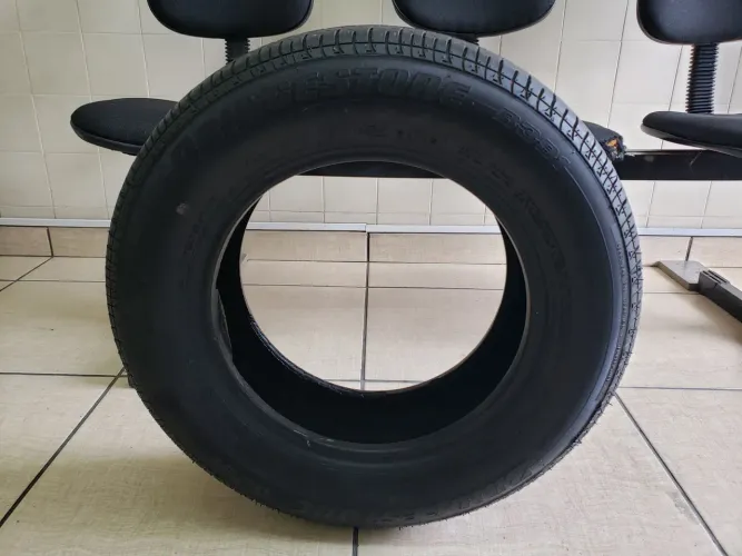 Pneu Bridgestone 185/70/R14 novo, tenho só um Part.
