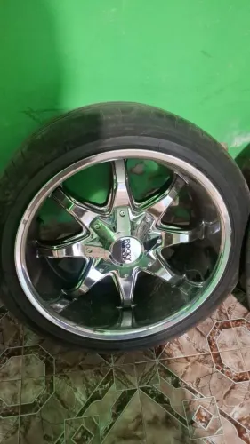 Vendo rodas com pneus e espacador