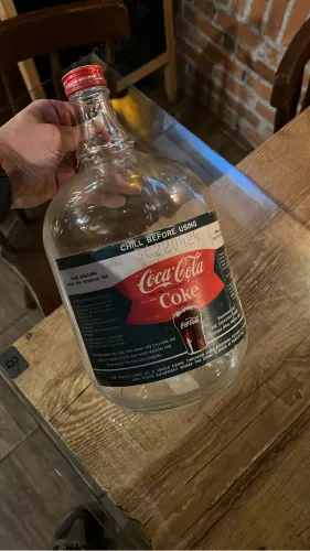 Antigo galão coca cola