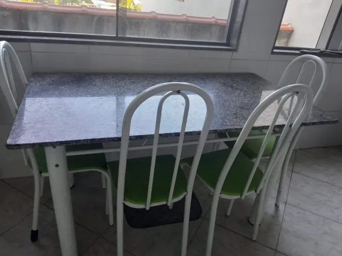 Vendo uma mesa