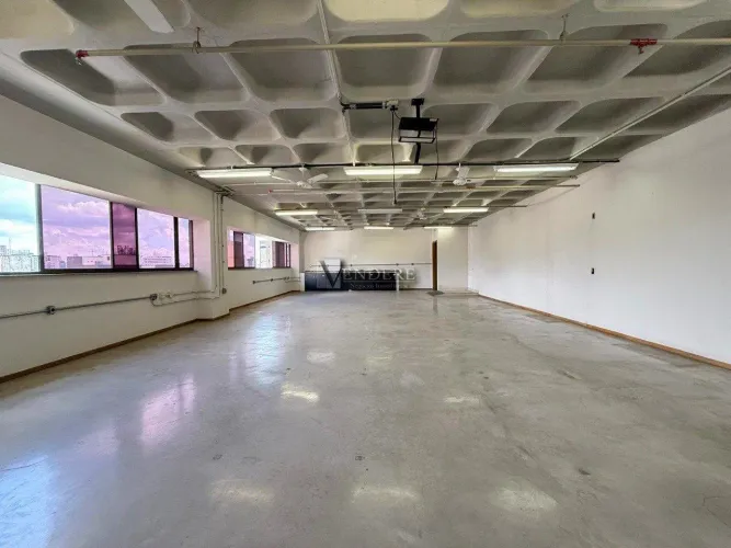 Andar comercial com 578m² em vão livre