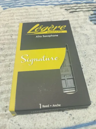 Palheta Sintética Légère Signature Sax Alto (Nº 2.25)