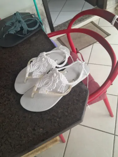 Sandálias havaianas costumizadas
