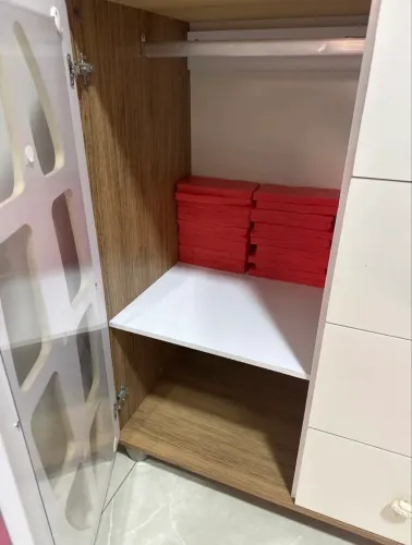 Cômoda / Aparador Multifuncional em ótimo estado