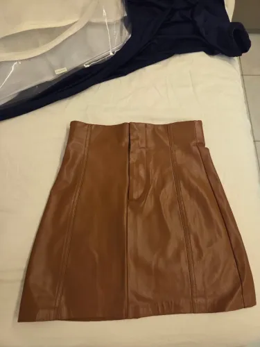 Saia de couro da Zara tam XS