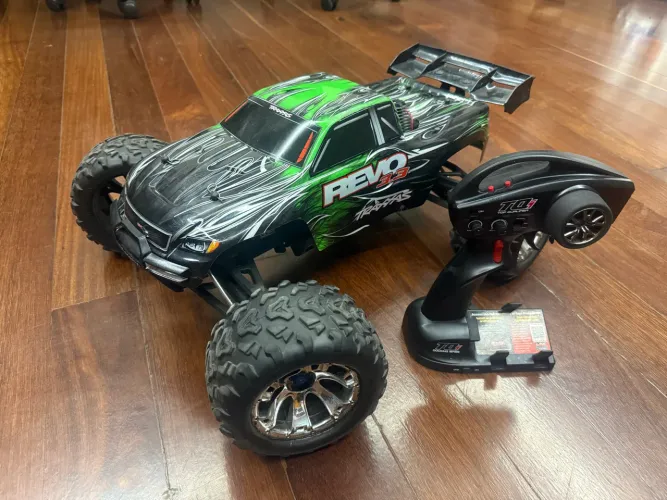 Traxxas Revo 3.3