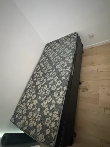 Vendo cama de solteiro