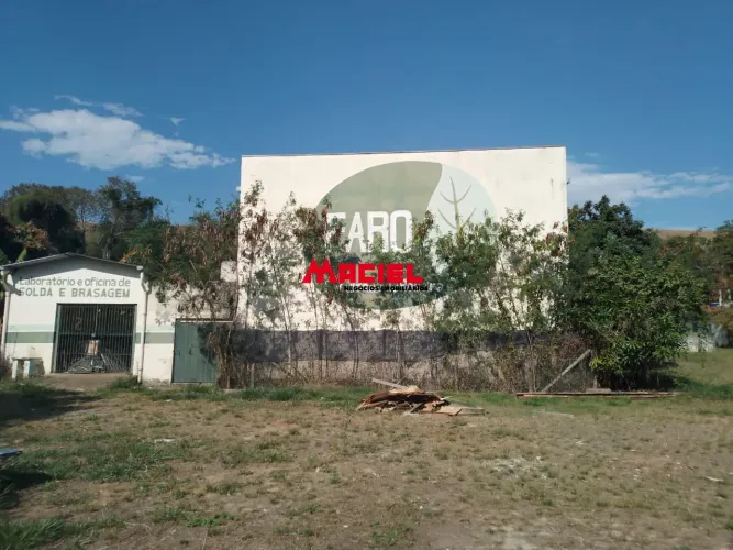 Faculdade de Roseira? Campus edificado? área construída e terreno