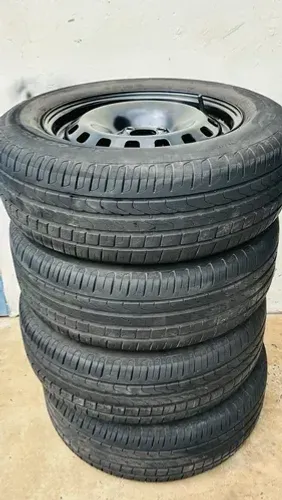 Rodas aro 15 4X100 com pneus e calota spider 