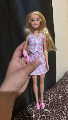 Boneca Barbie Fashionista Vestido Rosa E Gesso