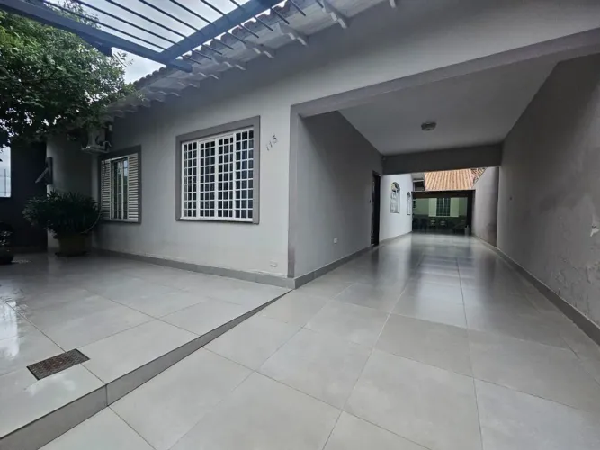 CASA NO JARDIM PINHEIROS COM IDICULA NO FUNDO COM MAIS 2 QUARTOS