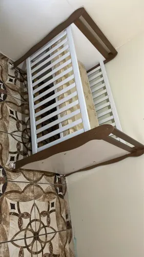 Berço grande, com colchão