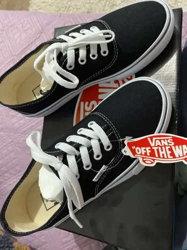 Tênis Vans Authentic preto novo (nunca usado) 
