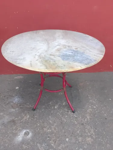 Mesa redonda de granito branco