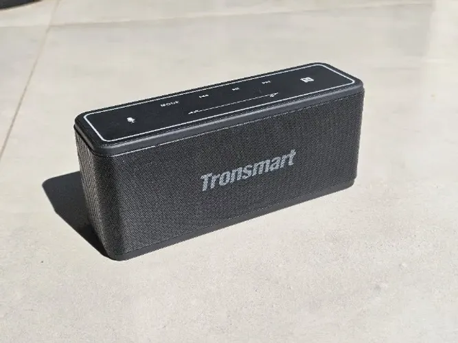 Caixa de Som Tronsmart Mega Element 40w Bluetooth Com caixinha, manuais e acessórios