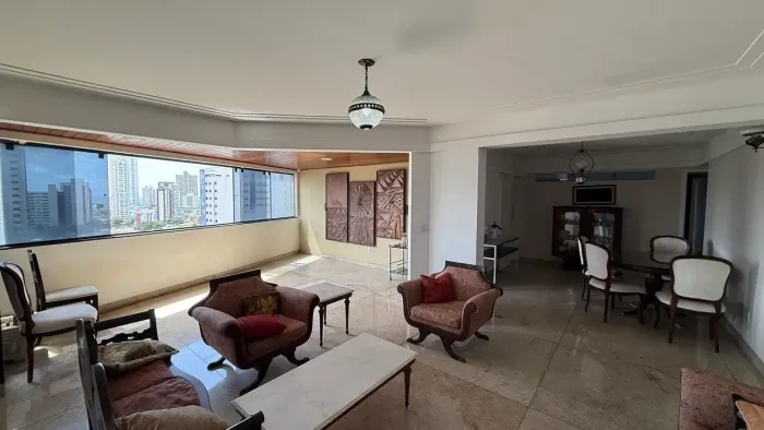 Um Por Andar - Quatro Suítes no Petrópolis