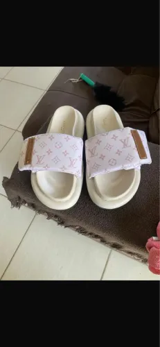 Vendo chinela feminina Lv 