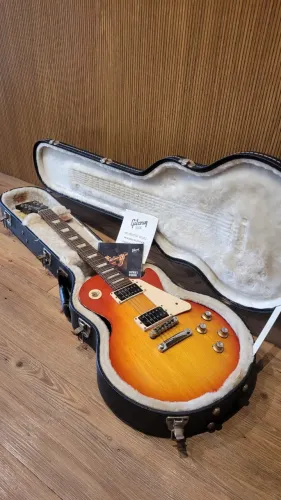 Guitarra Gibson Les Paul 60s Tribute Cherry Sunburst com Hardcase
