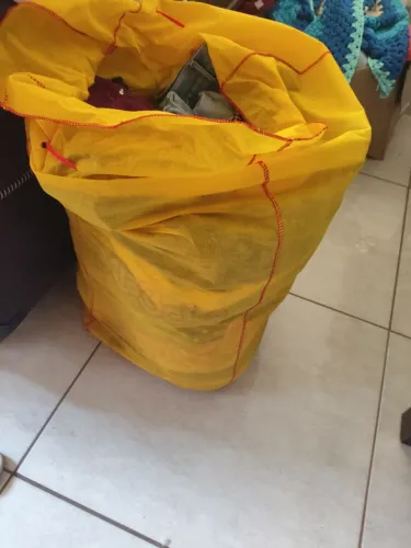 Lote de roupas usadas