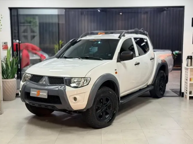 Mitsubishi L200 Triton Savana 3.2 CD TBI Dies. Mec. 2014