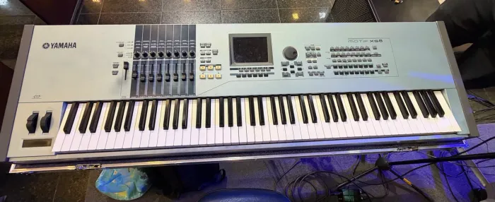 YAMAHA MOTIF XS8