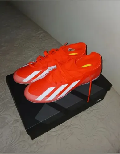 chuteira Adidas