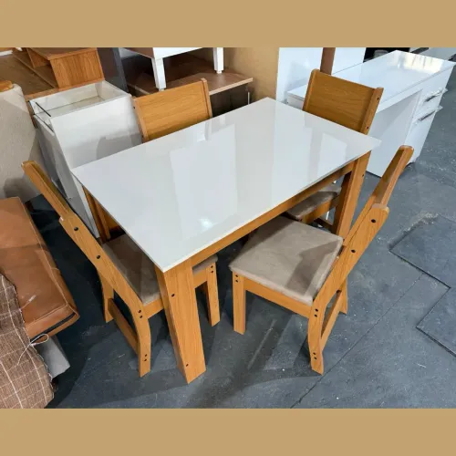 Mesa com 4 cadeiras - entregamos hoje
