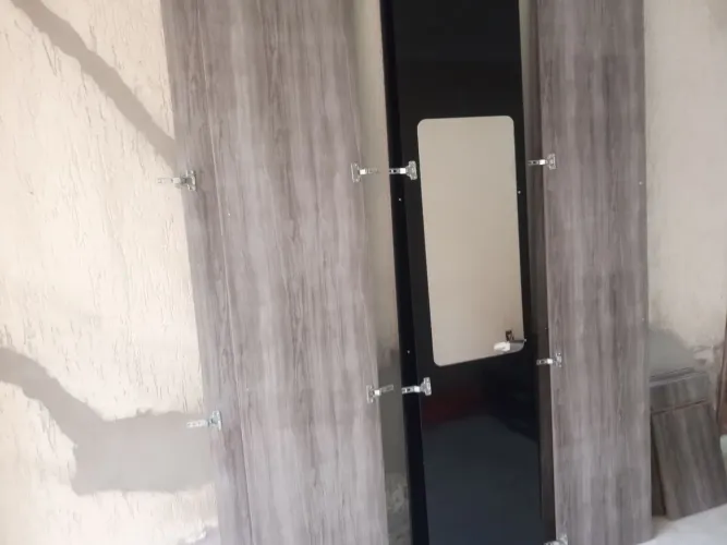 Vende se guarda roupa 6 porta, 6 gaveta novo,e