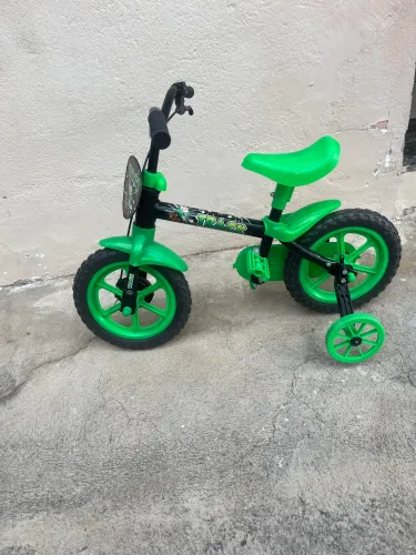 Bicicleta Infantil Menino com Rodinhas Aro 12 Em excelente estado