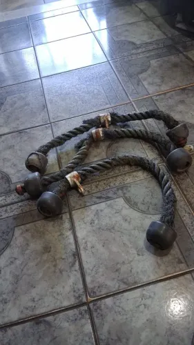 Vendo 3 cordas pra puxar tricipes usadas.