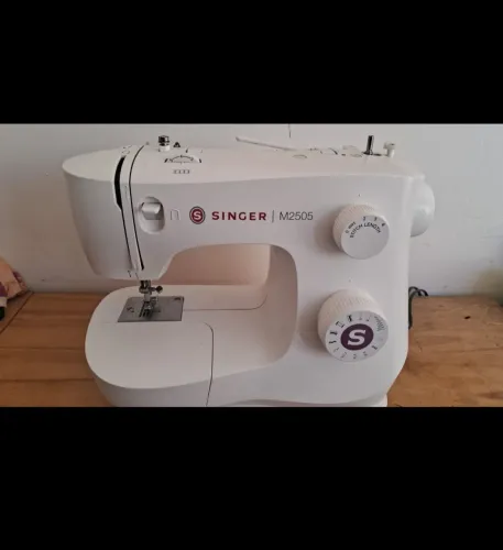 Vende-se maquina singer costura reta<br>R$500,00