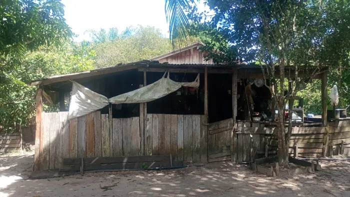 Vende-se um terreno