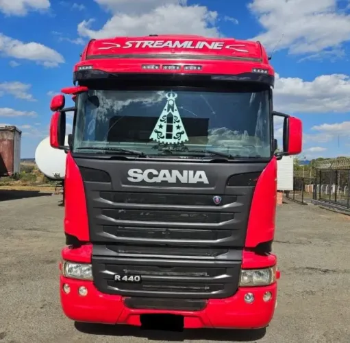 Scania R 440 Vermelho 6x2 - Cavalo Mecânico