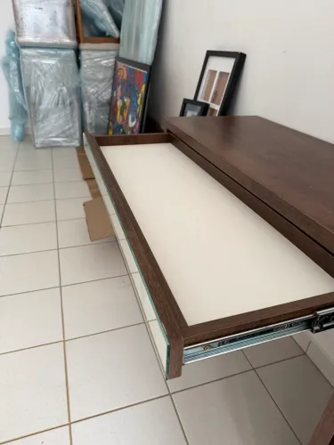 Aparador com gaveta em espelho
