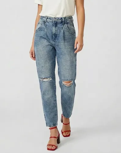 Calça Jeans Mom Marca Shoulder Rasgo Joelho Feminina Destroyed Azul Claro Vintage