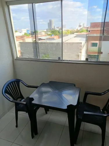 VENDO MESA + 2 CADEIRAS + 2 BANCOS