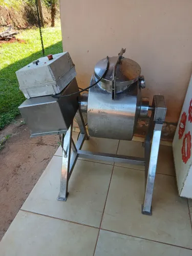 Batedeira industrial para manteiga lacticínios, poucas vezes usada , capacidade para 50l