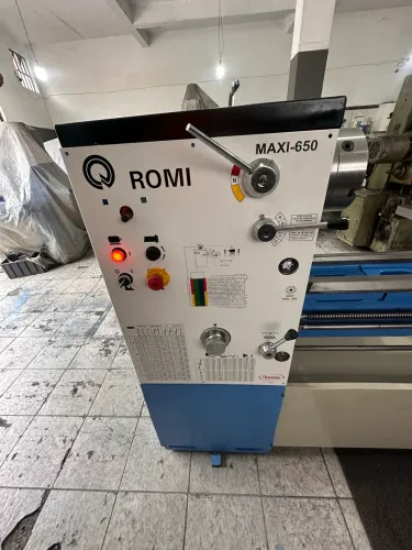 TORNO MECÂNICO ROMI MAX 650 COM 1500 MM