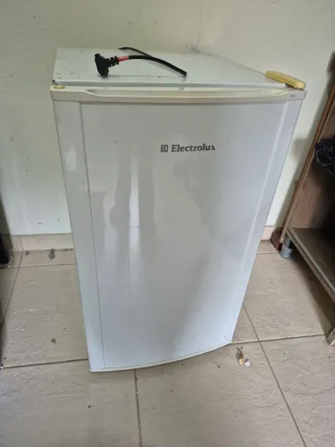 Frigobar 122L Electrolux + BRINDE
