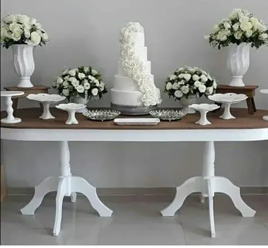 Mesa Oval Para Decoração de Festas 