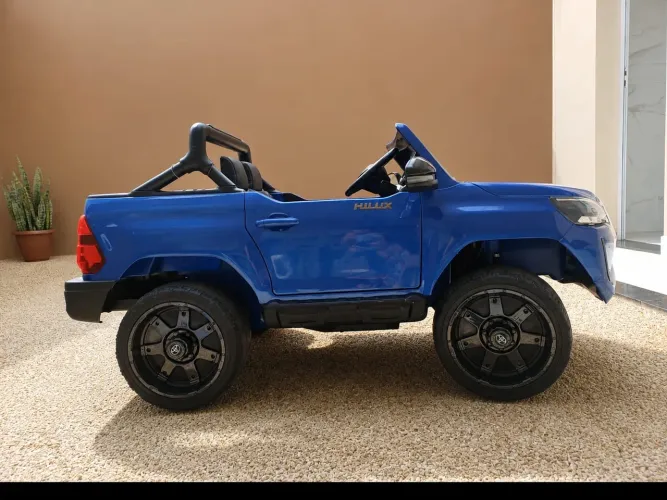 CARRINHO ELÉTRICO INFANTIL TOYOTA HILUX 12V 2023 - AZUL