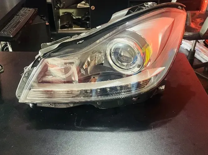 Par Farol Mercedes C180 2013